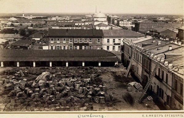 Orenburg. Gostiny Dvor, where the Orenburg Municipal Public Bank was located at the end of the nineteenth century. Photograph by K. A. Fischer